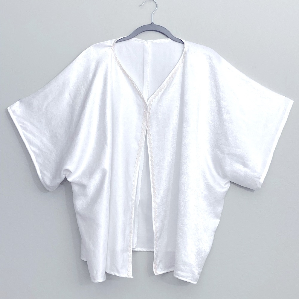 White 1/2 sleeve duster / coverup 1X